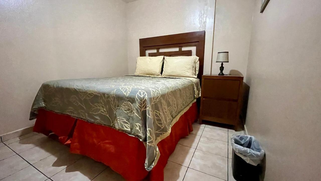 Del Bosque Tj Inn Tijuana Eksteriør bilde