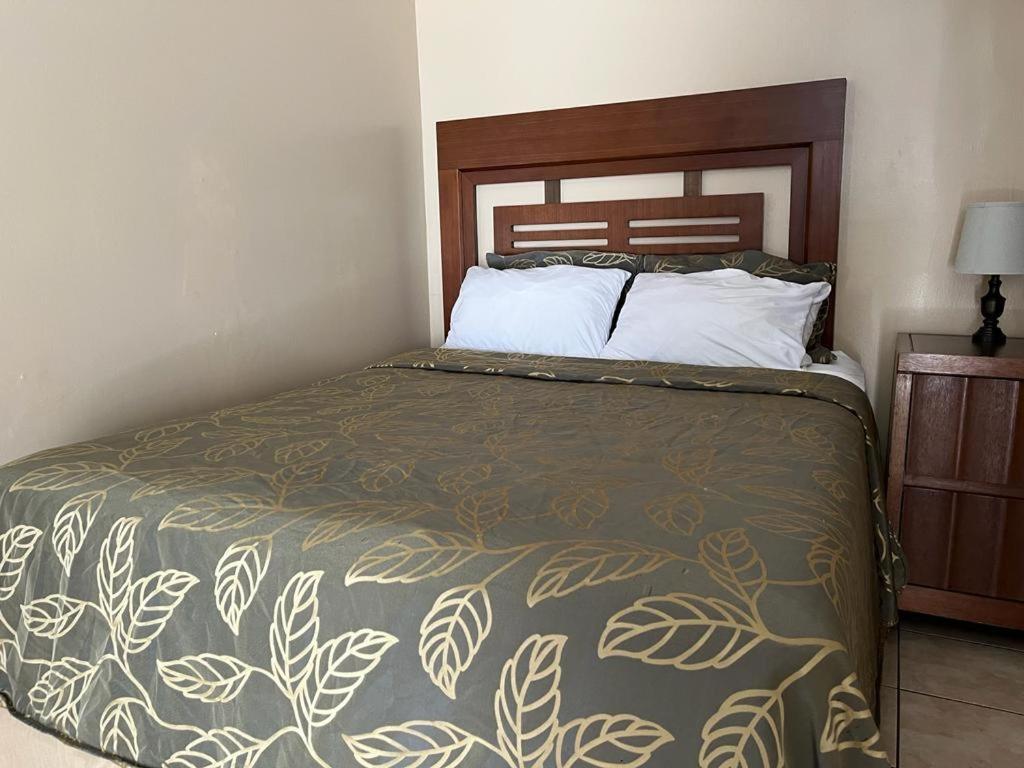 Del Bosque Tj Inn Tijuana Eksteriør bilde